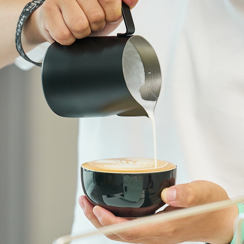 21 WPM Tapered Spout Pitcher 500CC ระหว่างรอบและ sharp punche Latte Art Gears