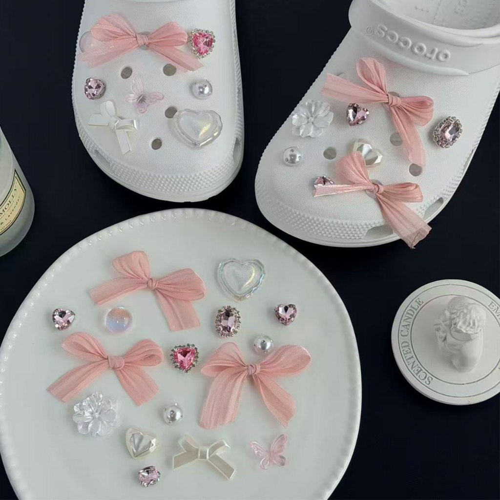 รองเท้าแตะการ์ตูนน่ารัก สีสันสดใสนำเสนอแฟชั่นใหม่ ๆ