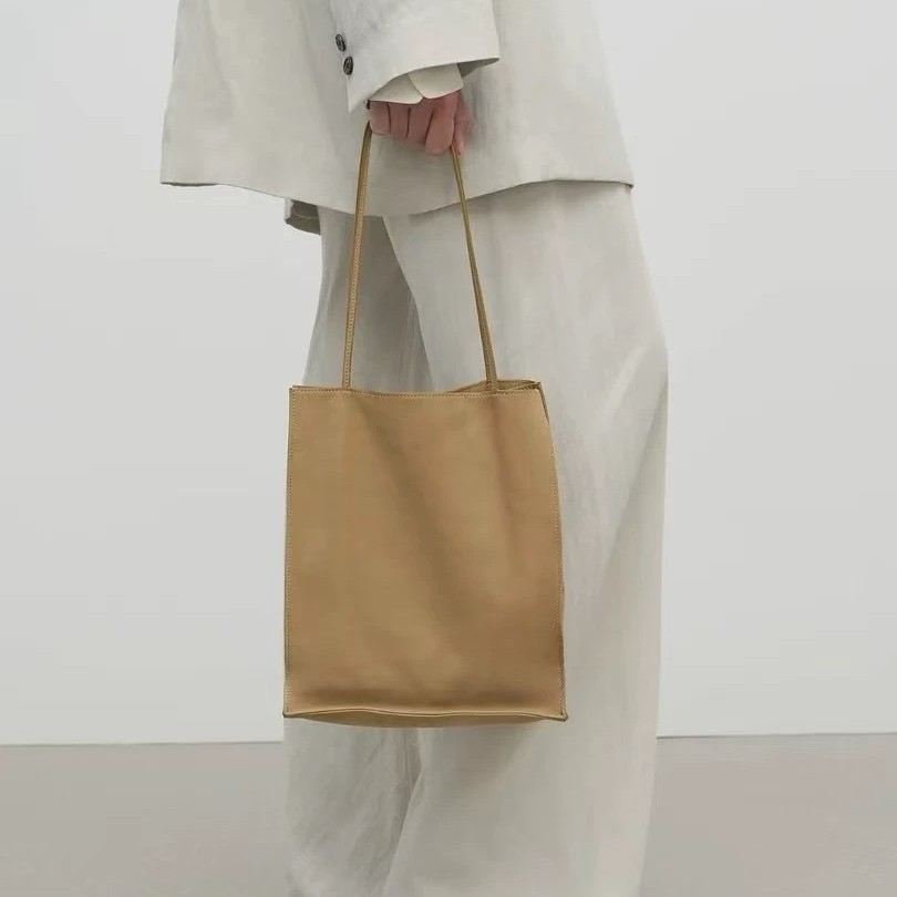 Lune Sac กระเป๋าหนังแท้สะพายข้างสไตล์มินิมอล กระเป๋าโททน้ำหนักเบา ดีไซน์หรูขนาดใหญ่สำหรับผู้หญิง