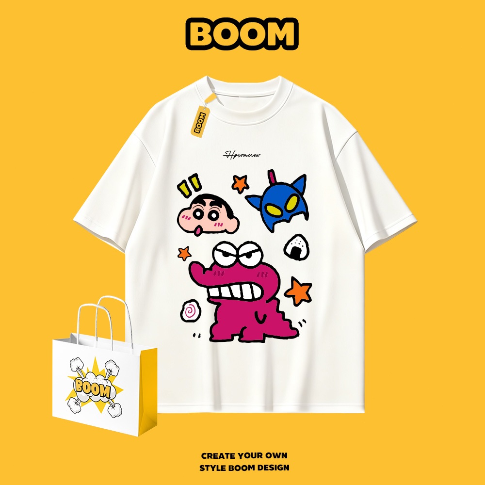 BOOM เสื้อยืดชายหญิงแขนสั้น เสื้อยืดคอกลมสีพื้น ผ้าฝ้ายระบายอากาศดี ลายการ์ตูนเครยอนชินจัง Oversize ทรงสวมใส่สบาย