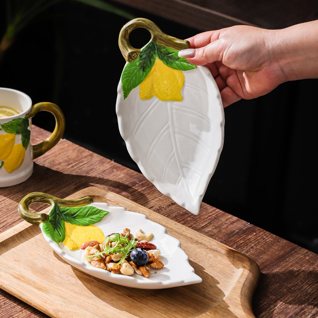 HongDian ชุดแก้วและจานเซรามิก ceramic porcelain tableware set ลายมะนาว underglaze ดีไซน์น่ารักสดใส แก้วน้ำ mug cup จาน plate ปลอดภัยต่ออาหาร ทนความร้อน สีไม่ซีดจาง ใช้กับ microwave oven ได้ ล้างใน dishwasher ได้ เก็บในตู้เย็นได้ ทำความสะอาดง่าย - รูปที่ 5