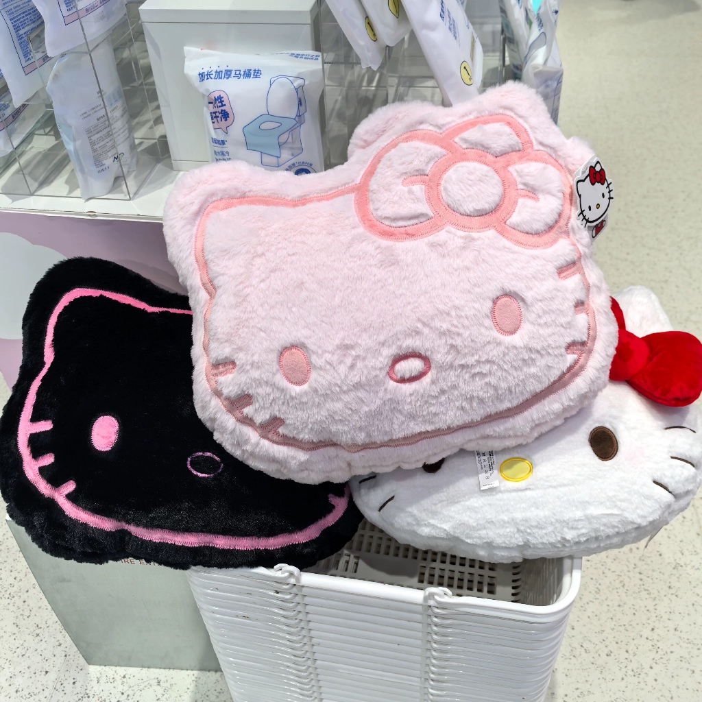 MINISO X Sanrio Strawberry Season Series หมอน Hello Kitty 40ซม