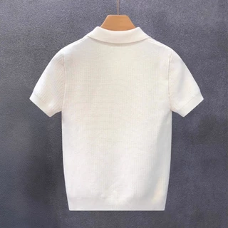 เสื้อโปโลแขนสั้นผู้ชายสำหรับฤดูร้อน สไตล์เรียบง่าย พร้อมให้เลือกสีดำ สีเทา และสีขาวเสื้อยืดผู้ชาย Men Clothing【COD】