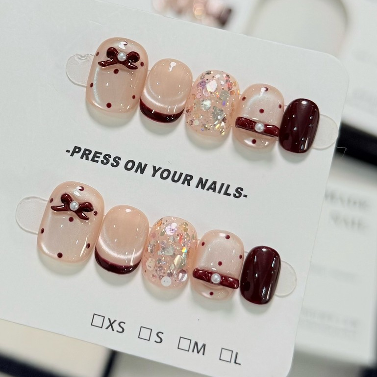 💫เล็บสั้นฝรั่งเศสแฮนด์เมดจุดเพ้นท์มือและโทนสีไวน์แดงเพิ่มความหวานให้ผู้หญิงแต่ก็สะท้อนค่าสูง