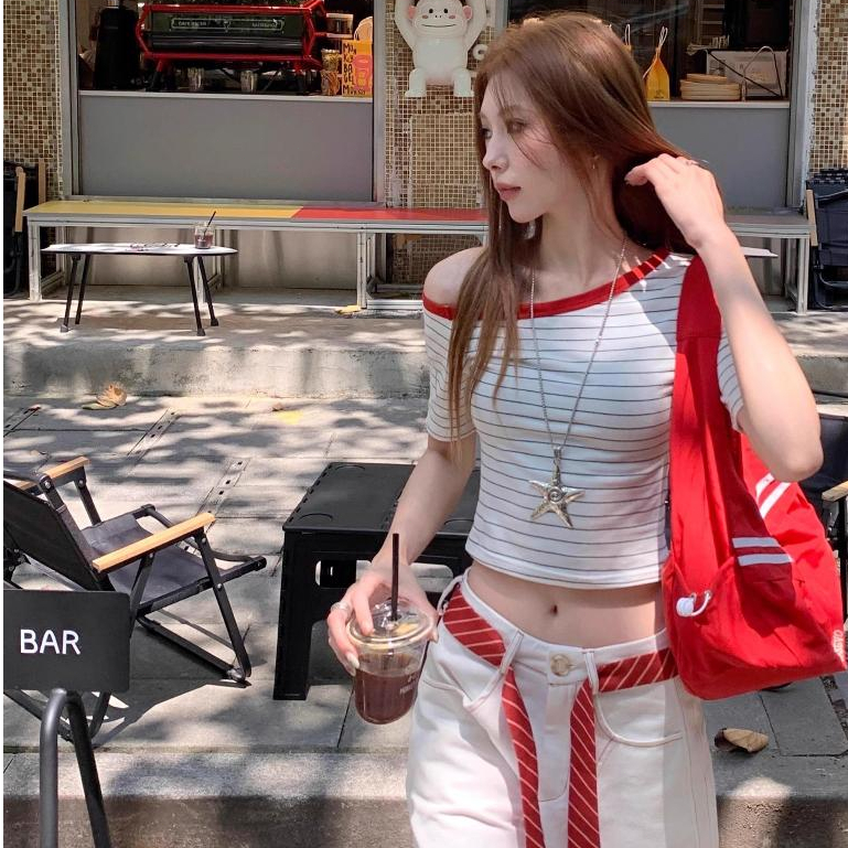 BraQueen✨เสือยืดเเขนสั้น เสื้อยืดปาดใหล่ สลิมฟิต รูปแบบลาย เนื้อผ้านิ่ม สไตล์เกาหลี ราคา ถูกที่สุด ดีลบีเคเค แกลเลอรีภาพที่ 7