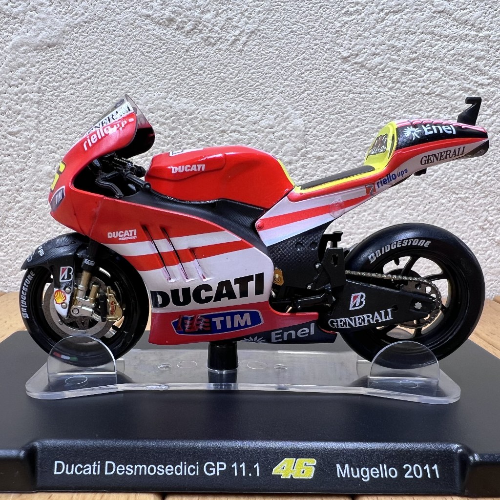 1:18 Ducati GP11.1 Motorcycle Model – Rossi #46 Mugello 2011 จอแสดงผลจักรยาน MotoGP