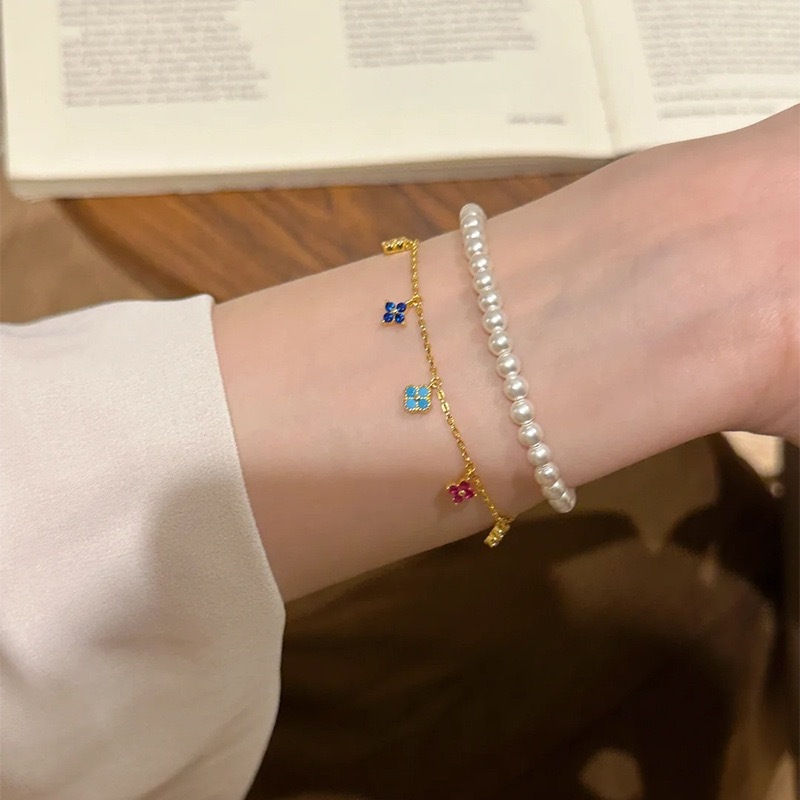 สร้อยข้อมือโคลเวอร์สี่แฉก สไตล์ dopamine สำหรับผู้หญิง หรูหราและโดดเด่น
