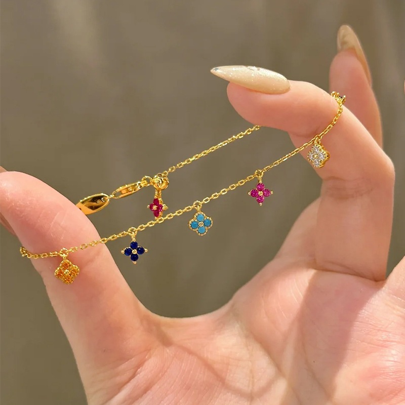 สร้อยข้อมือดอกไม้สี่แฉก สีสันสดใสและหรูหรา สำหรับคนรักความละเอียดในสไตล์