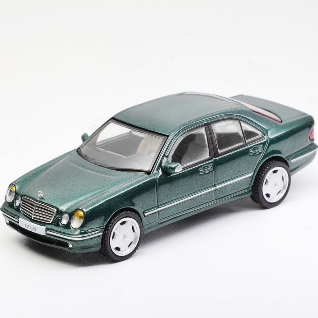 Shadow 1/64 DCT Mercedes-Benz E55 AMG (W210) สีแดงและสีเขียวรถรุ่นจําลองคอลเลกชันเครื่องประดับของเล่