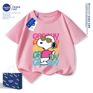 2025สินค้าใหม่! เสื้อยืดแขนสั้นเด็ก NASA ลายการ์ตูนสุนัขสโนปี้ 100% ผ้าฝ้ายแท้ สบายและนุ่ม