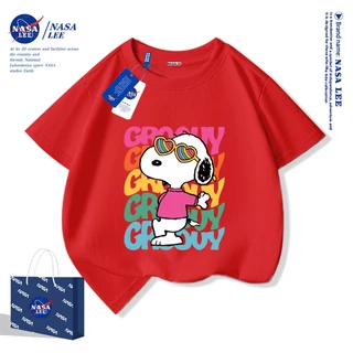 2025สินค้าใหม่! เสื้อยืดแขนสั้นเด็ก NASA ลายการ์ตูนสุนัขสโนปี้ 100% ผ้าฝ้ายแท้ สบายและนุ่ม