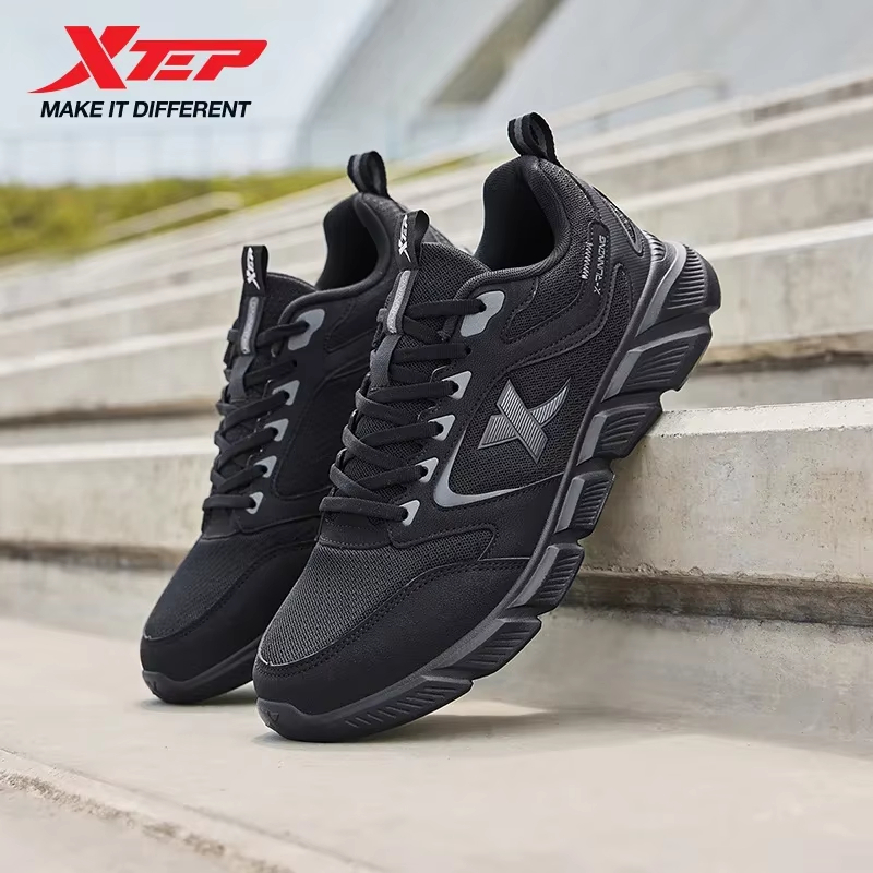 XTEP Light Shadow รองเท้าวิ่งผู้ชาย ออกแบบสำหรับฤดูร้อน ระบายอากาศได้ดี สีดำ ลดแรงกระแทก และมีน้ำหนักเบาที่เหมาะกับการออกกำลังกาย