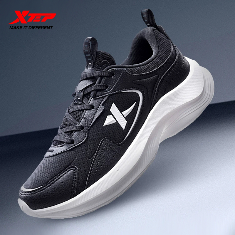 XTEP รองเท้าวิ่งสำหรับผู้หญิง สวมใส่ง่าย น้ำหนักเบาทรงตัวด้วยหนังและผ้า กันน้ำได้