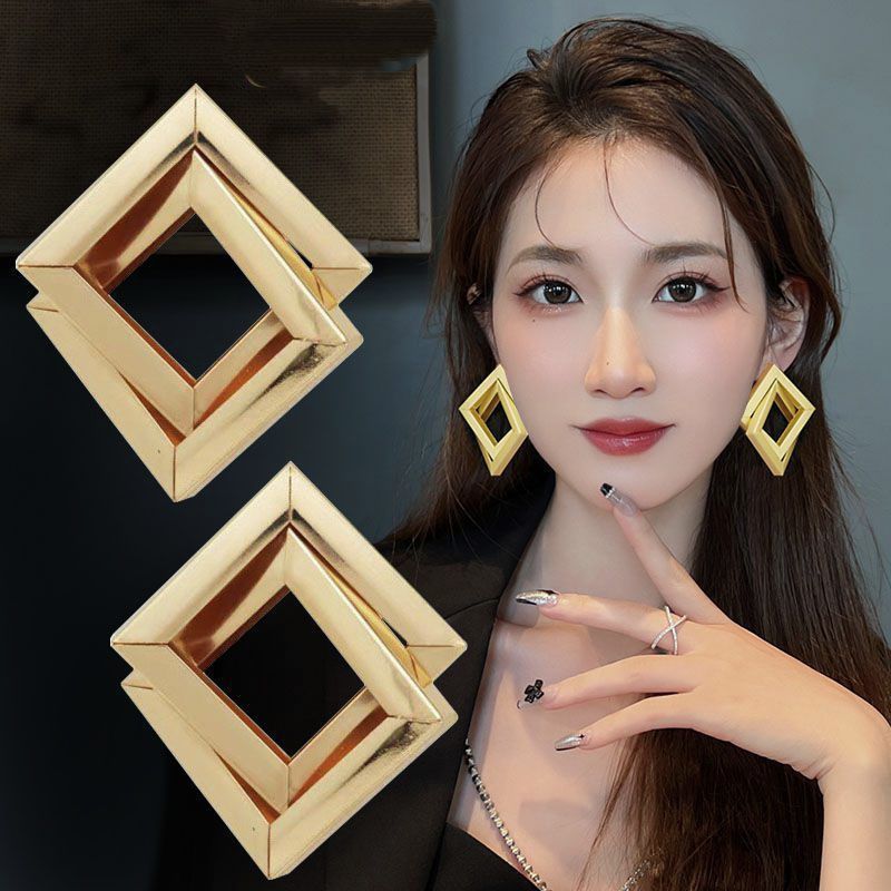 [เจวบิวตี้] ต่างหูเพชรส่องประกาย เข็มเงิน งานหรูหราสไตล์เรียบหรู