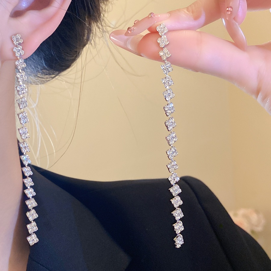 [Jewbeauty] ต่างหูห้อย Rhinestone ยาว สไตล์Silver-tone สำหรับวันพิเศษและประจำวัน