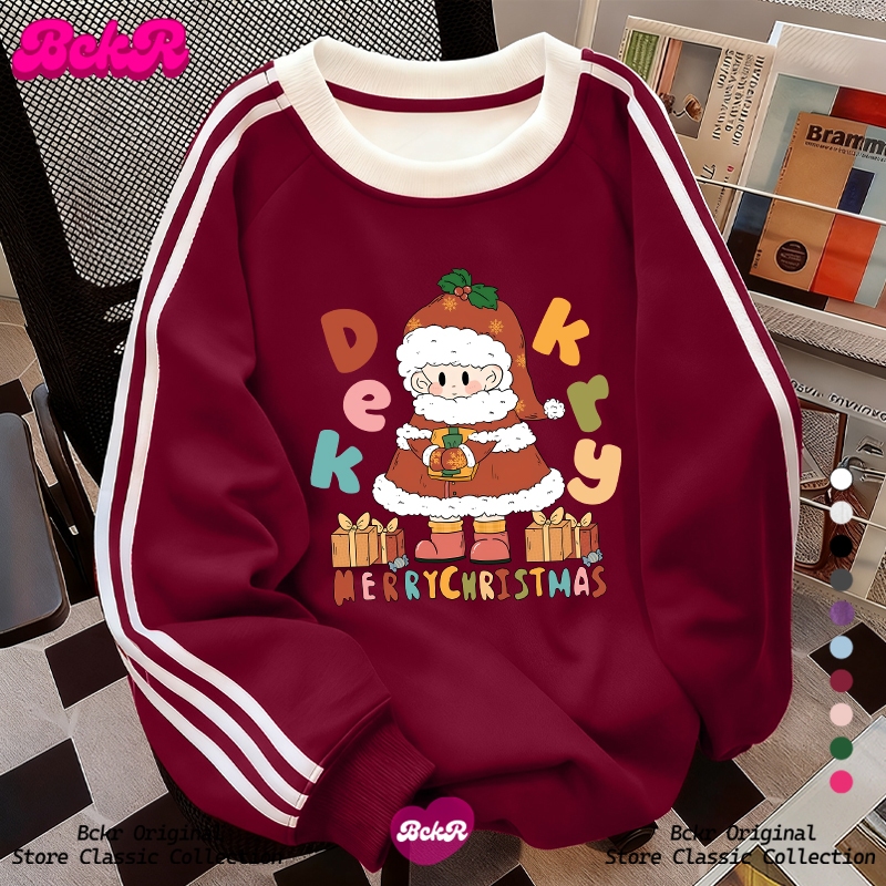 【จัดส่งตลอด 24 ชั่วโมง】🔥BCKRการ์ตูนลาย ลายสามแถบ คอกลม เสื้อ🎄Christmas oversizeเสื้อผญสเวตเตอร์YG682