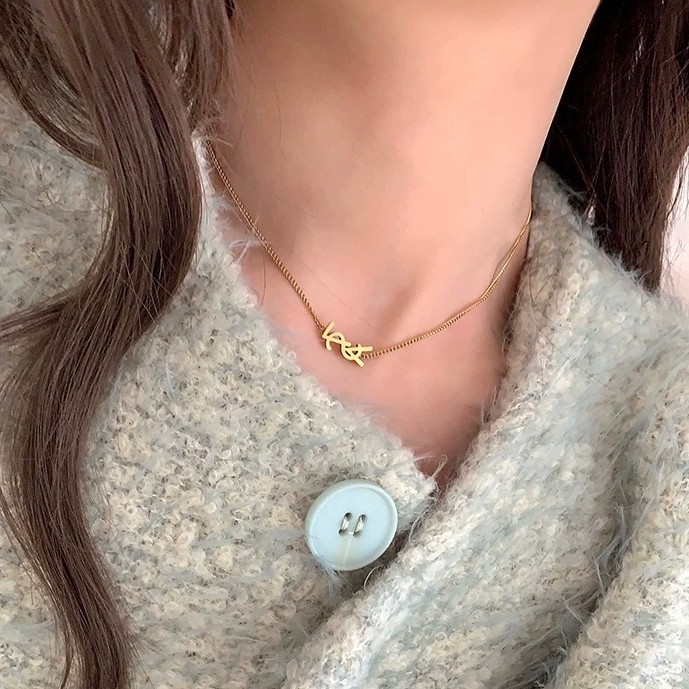 สร้อยคอตัวอักษรผู้หญิง Non-Fading Niche Design High-End สร้อยคอเรียบง่ายหรูหรา Classy ซ้อน Clavicle Chain