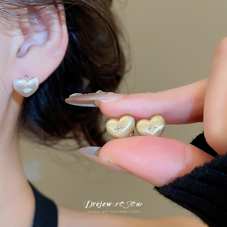 Dreejew Vintage Gold Heart Rhinestone Earrings ต่างหูสตั๊ดน่ารักสำหรับผู้หญิง สไตล์เรโทร