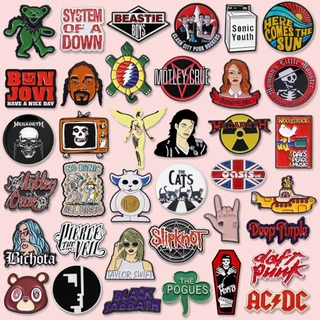 Rock Band เพลงเข็มกลัดเคลือบนักร้องที่มีชื่อเสียงตัวอักษรป้ายโลหะพัดลมคอลเลกชัน Pin เสื้อผ้าอุปกรณ์เสริมเครื่องประดับของขวัญสําหรับเพื่อน