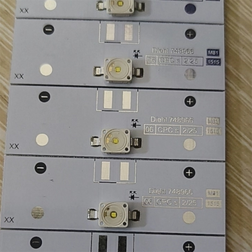 บอร์ดไฟ LED ตู้เย็น 748966 อุปกรณ์เสริมสําหรับ Siemens Bosch