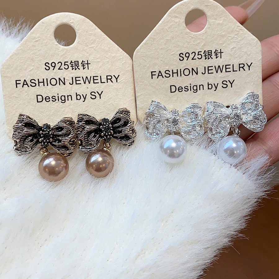 [JewBeautyt] ต่างหูผูกโบว์คริสตัลและวินเทจโลหะ มุกประกายสำหรับการแต่งเติมความสง่าให้ทุกวัน