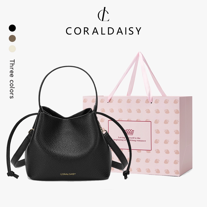 CORALDAISY 2025 แบบใหม่ กระเป๋าสะพายข้างแบบมีเชือก กระเป๋าสะพายไหล่สายยาว กระเป๋าทรงถังสีเรียบหรู