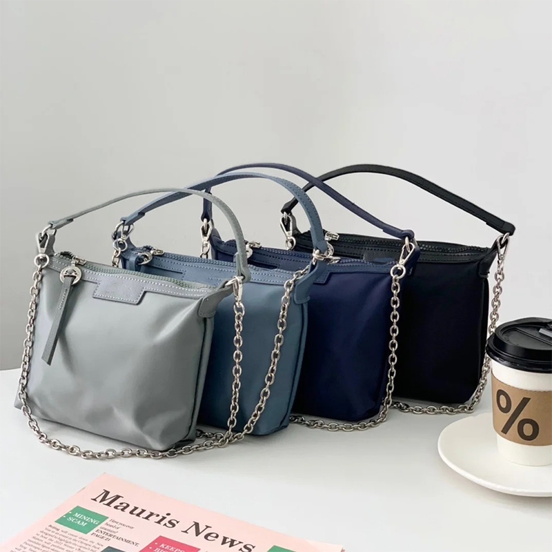 War horse French Womens Shoulder Underarm Wrap Nylon Handbag กระเป๋าโซ่