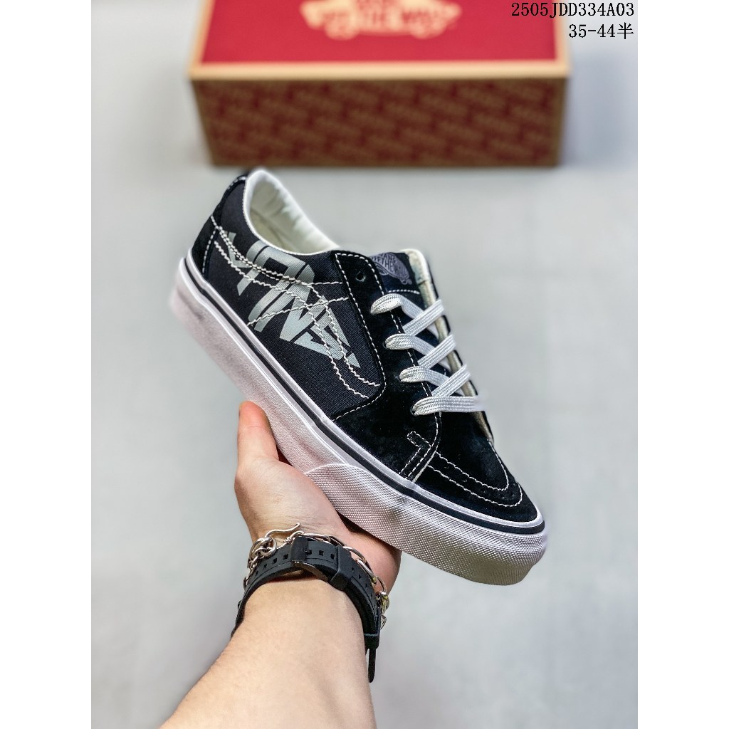 รองเท้าผ้าใบ VANS SK8-LOW
