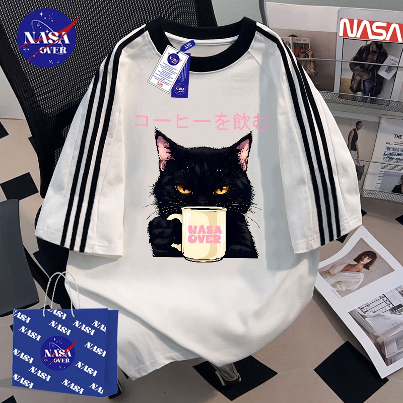【จัดส่งจากกรุงเทพฯ】 NASA ฤดูร้อน สไตล์ญี่ปุ่น casual ลายแมวดำ oversize เสื้อ สามแถบ แขนสั้น ยูนิเซ็กส์YG3563