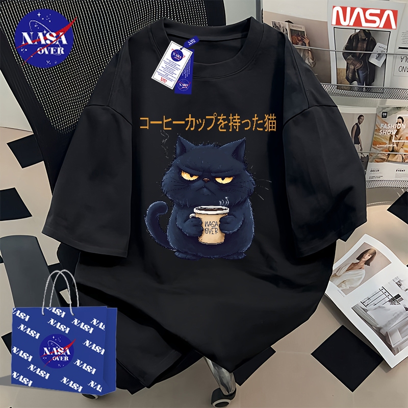 【จัดส่งตลอด 24 ชั่วโมง】 NASA ฤดูร้อน สไตล์ญี่ปุ่น แนวการ์ตูนขี้เล่น ลายแมวดำ oversize แขนสั้น ยูนิเซ็กส์ เสื้อYG3564