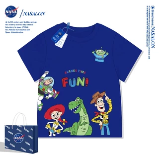 NASA เสื้อยืดเด็ก ผ้าฝ้าย 100% เสื้อยืดเด็กแขนสั้น สีขาว ลายการ์ตูนบัซ ไลท์เยียร์ ใส่สบาย ทรงหลวม ระบายอากาศดี