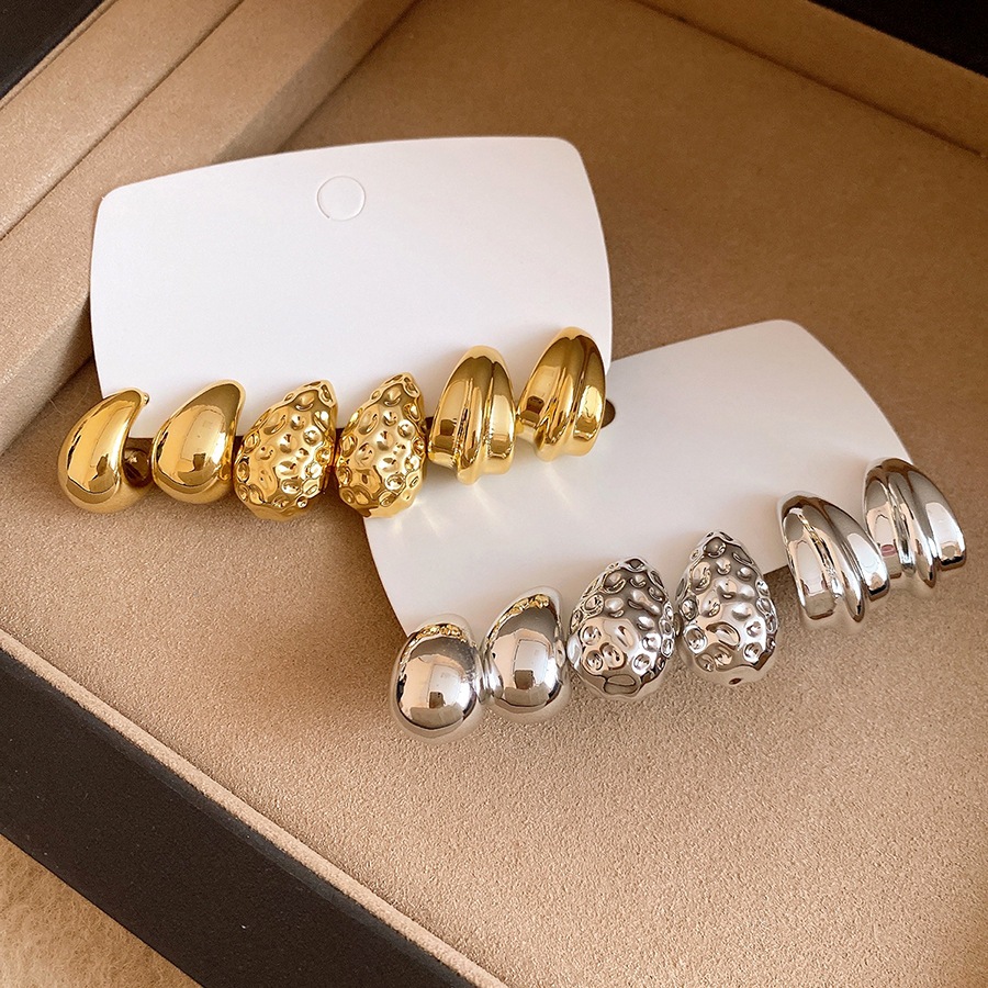 ต่างหูสตั๊ดสไตล์โลหะสีเงิน Teardrop และ Paved Rhinestone กับทรงปีก เครื่องประดับสำหรับผู้หญิงทันสมัย
