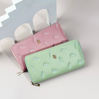 กระเป๋าสตางค์สุภาพสตรี ออกแบบลายคลาสสิกสไตล์ขนนก พร้อมซิปและ…