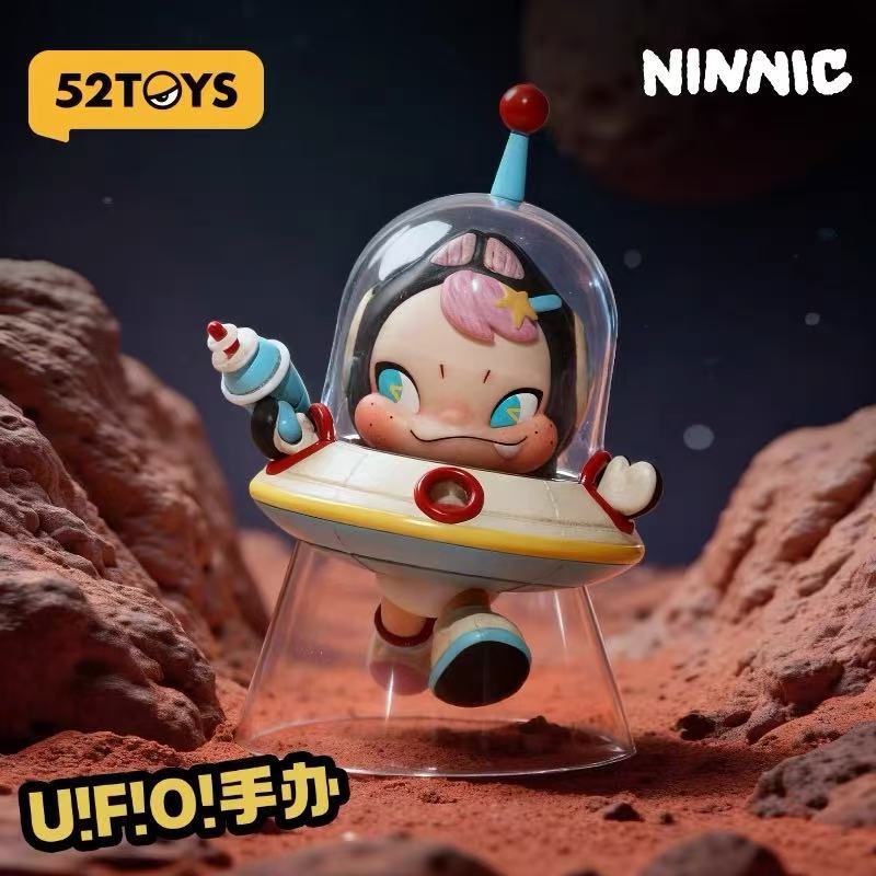 52TOYS อย่างเป็นทางการ NINNIC UFO Figurine พวงกุญแจสะสมของเล่นตกแต่งหมายเลขน่ารัก Plushie ของขวัญวัน