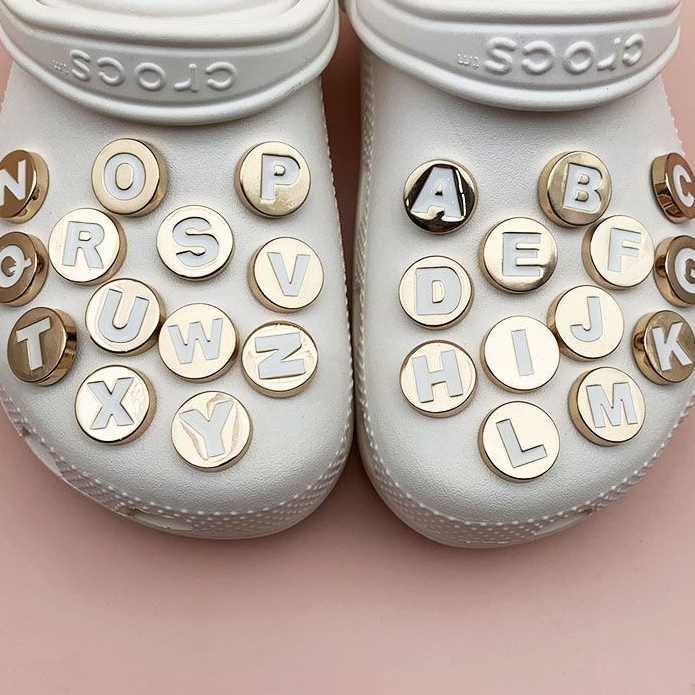 Miss Zoe Jibtz charms ตัวอักษรโลหะ คุณภาพสูง A-Z jibbitz สําหรับตกแต่งรองเท้า