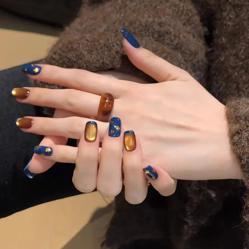 C243 เล็บปลอมสําเร็จรูป ทำด้วยมือ 10 ชิ้น/กล่อง ย้อนยุค มีเอกลักษณ์ สไตล์ฤดูใบไม้ร่วงและฤดูหนาว สวมง่าย ใช้ซ้ำได้