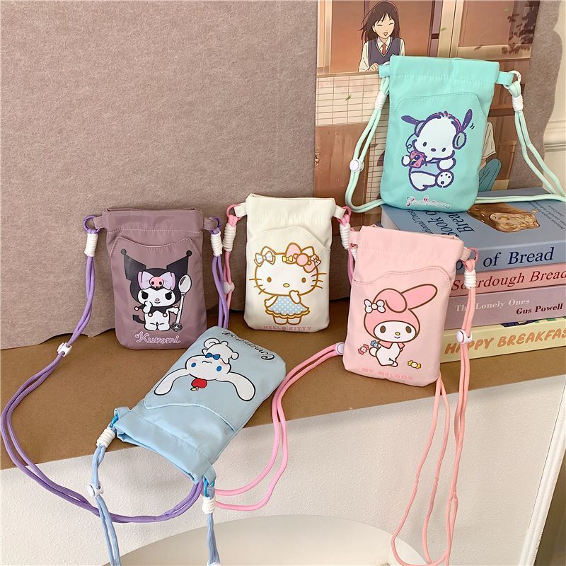 Hello Kitty Halter Bag กระเป๋าใส่มือถือและเหรียญ การ์ตูน.Crossbody ออกแบบป้องกันหายและปลอดภัย เหมาะสำหรับใช้งานในวันธรรมดาหรืองานเลี้ยง