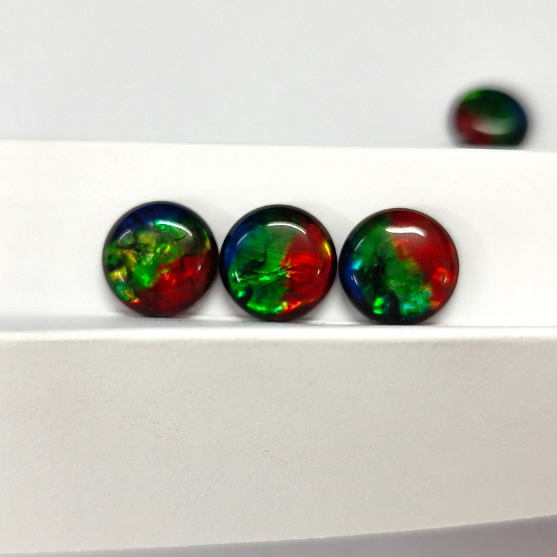 ราคาสังเคราะห์ Ammolite Precious Stone หิน Cabochon ทรงกลมสีสันสดใส Ammolite สําหรับเครื่องประดับ