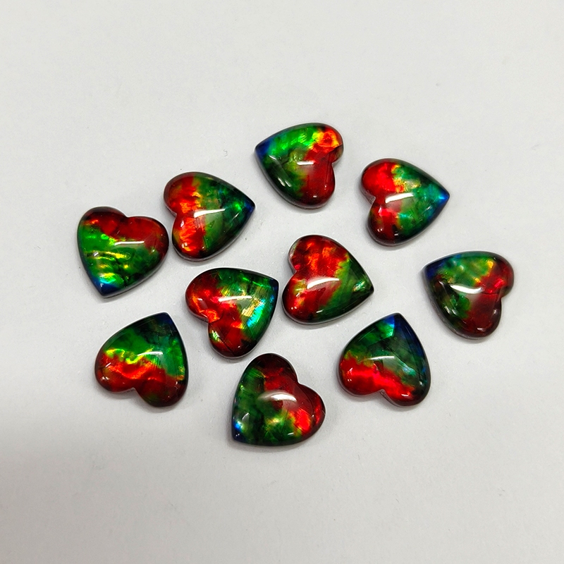 ราคาสังเคราะห์ Ammolite Precious Stone หัวใจสีสันสดใส Cabochon Stones Ammolite สําหรับเครื่องประดับ