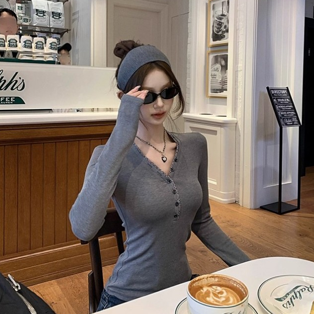KOKOMI ลายสก๊อตเย็บคอวีแขนยาวเสื้อยืดผู้หญิง Slim-Fit Slimmer ดูใน