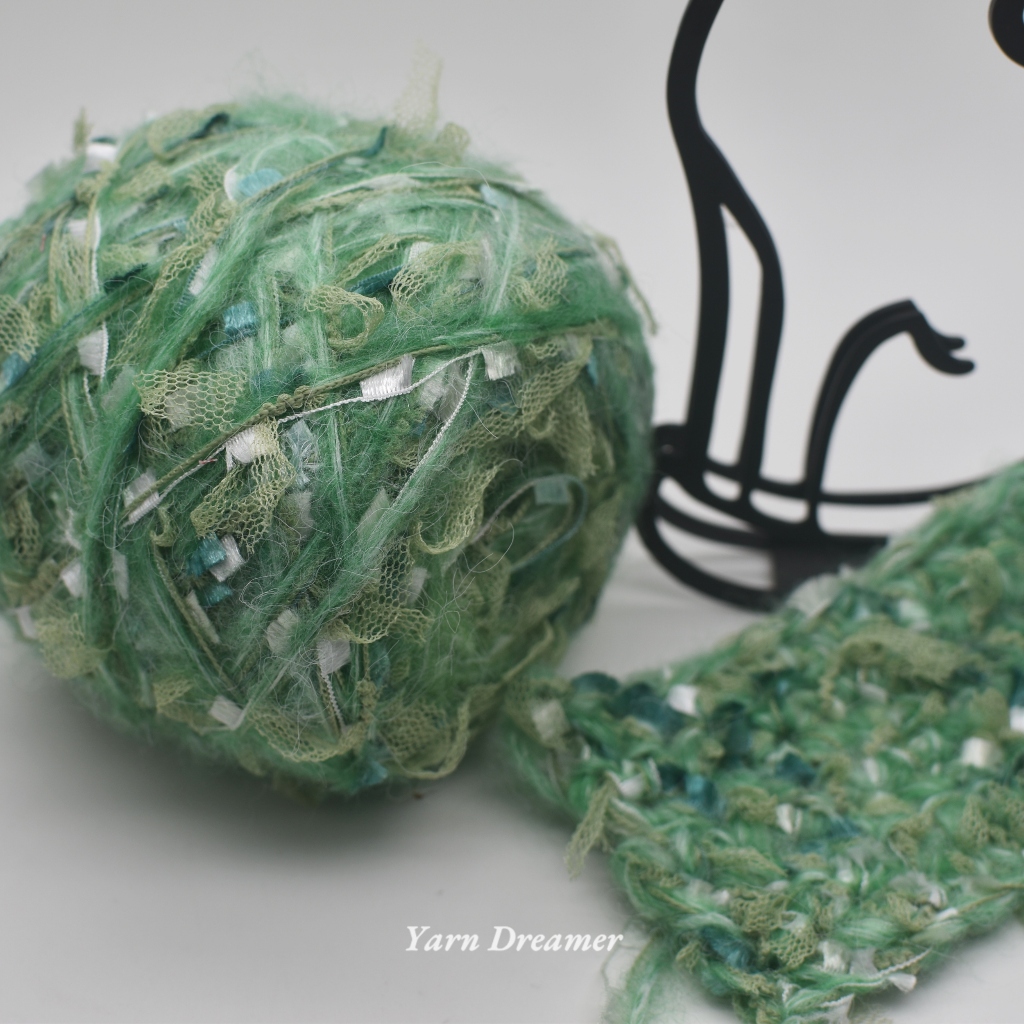 สีเขียว ไหมพรมแฟนซี โครเชต์ ไหมพรมฟู ถักไหมพรม ถักโครเชต์ ไหมถัก green yarn crochet ไหมพรมถัก