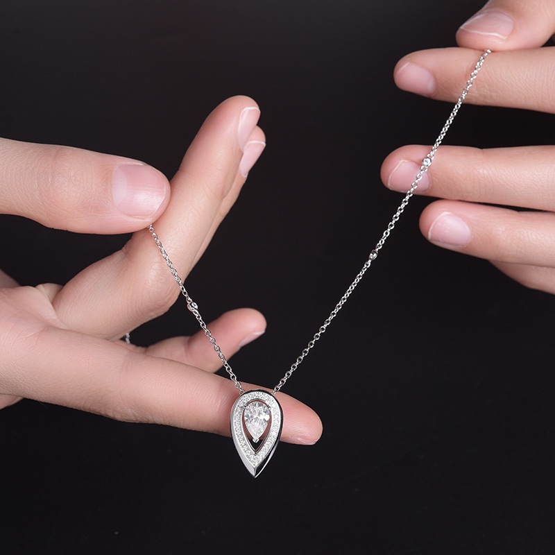 Halo Pear Cut Full Moissanite จี้ 1.5CT 6*9 มม. Tear Drop Design สร้อยคอ S925 เงินสเตอร์ลิง GRA