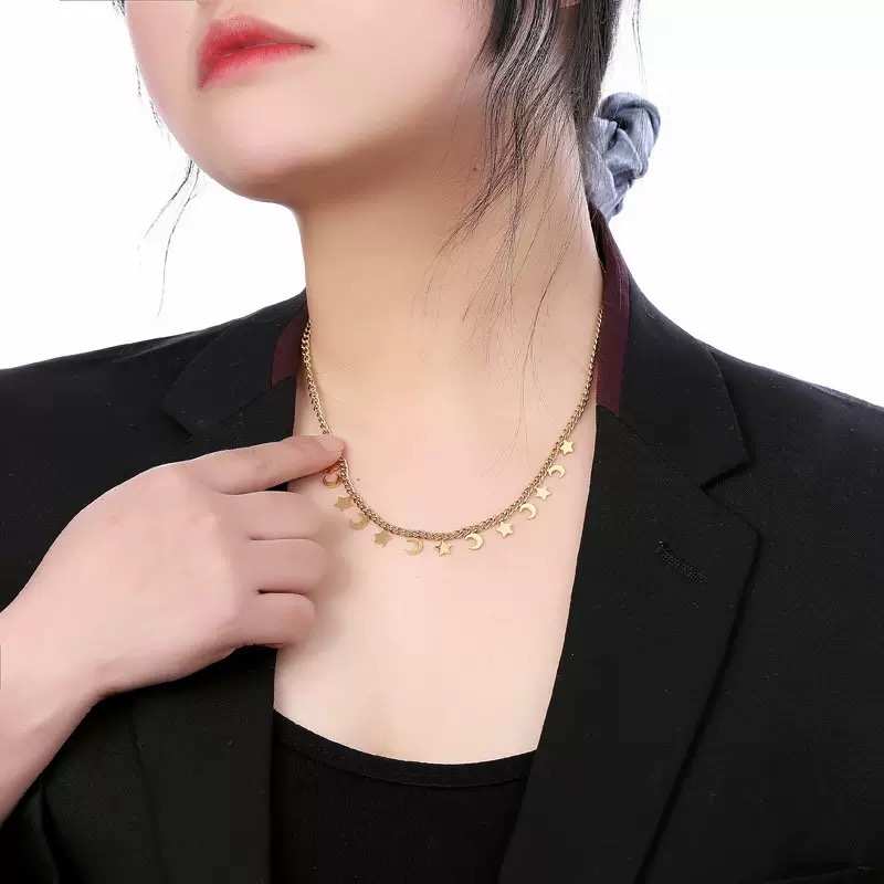 สร้อยคอมูนสตาร์สไตล์ยุโรป-อเมริกัน ดีไซน์metallic gold 18K บนแท่งไทเทเนียม สายclavicle chain