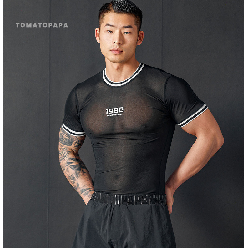 TOMATOPAPA ท็อปสำหรับออกกำลังกายและฟิตเนสของผู้ชาย ออกแบบSlim-fit แขนสั้น ทำจากผ้าพันคอดышสมบัดมบัดน้อย มีความยืดหยุ่นสูง เหมาะสำหรับฤดูร้อน