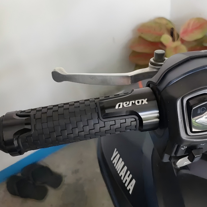 ปลอกแฮนด์มือจับ ยางอลูมิเนียมเจล CNC สําหรับรถจักรยานยนต์ YAMAHA AEROX155 AEROX V1 V2 ราคา ถูกที่สุด ดีลบีเคเค แกลเลอรีภาพที่ 2