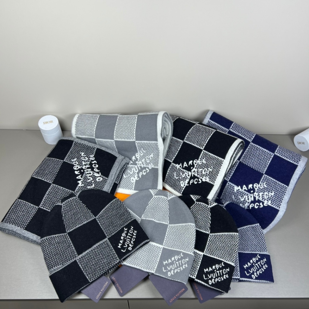 ผ้าพันคอกันหนาวและหมวกถักนิตติ้ง LV08