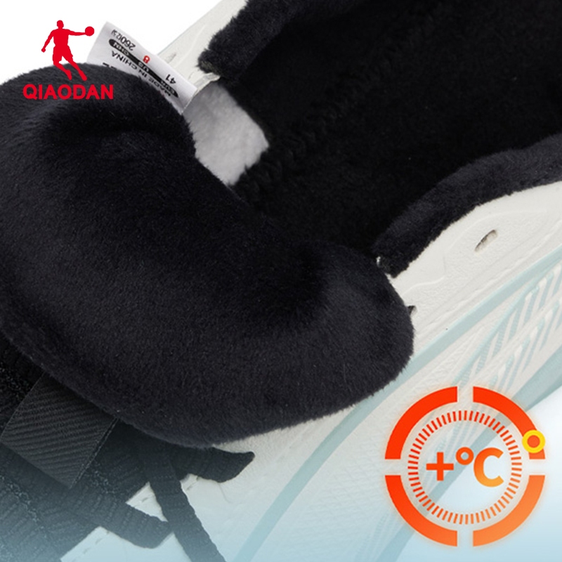 Qiaodan Rain Joy‌ ผู้ชายรองเท้าวิ่งฤดูหนาวที่อบอุ่นขนแกะหนังกันน้ําเบาะนุ่ม QXG023254233บี - รูปที่ 4