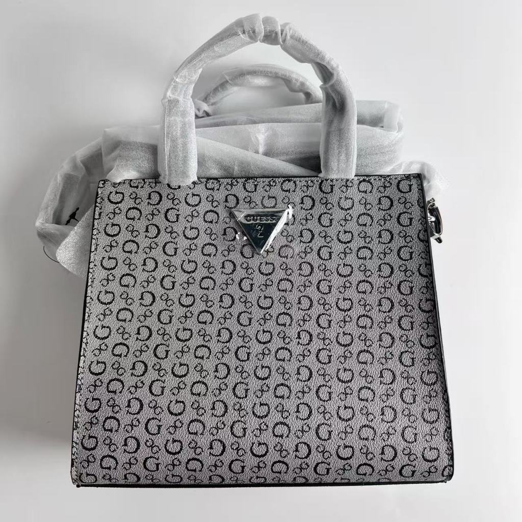 ใหม่ GUESS กระเป๋าถือผู้หญิง กระเป๋าสะพายข้าง 2512801