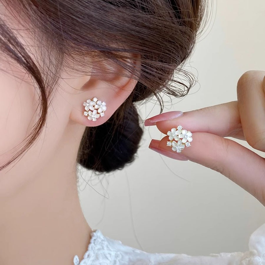 ต่างหูพลอยเทียมลายดอกไม้ สไตล์ใหม่สำหรับ 여성 หรูหราและเรียบง่าย
