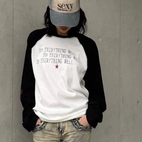 เกาหลี Casual Fun Simple Letter พิมพ์เสื้อยืดแขนยาวผู้ชายและผู้หญิงแนวโน้ม